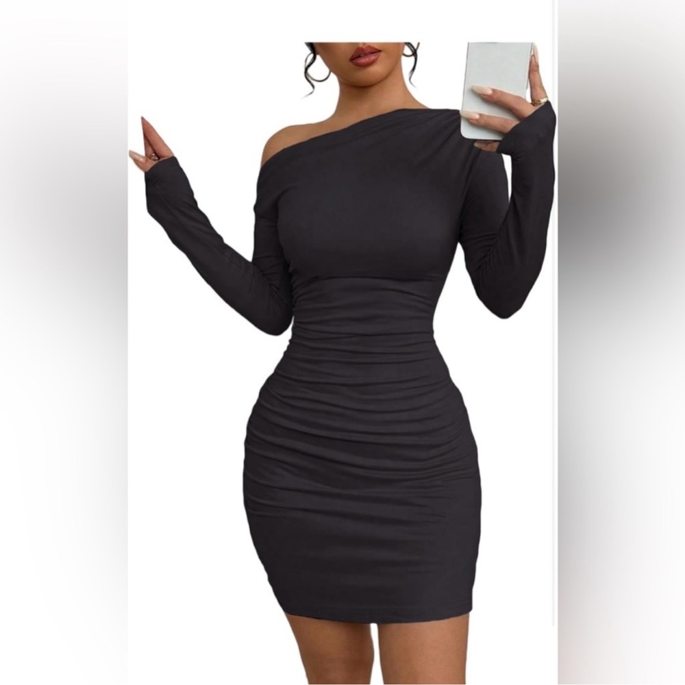 Off-Shoulder Long Sleeve Bodycon Dress in Black